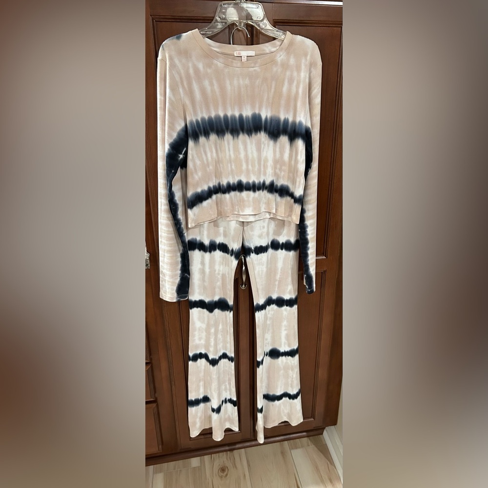 Gianni Bini 2 pc tie dyed lounge set